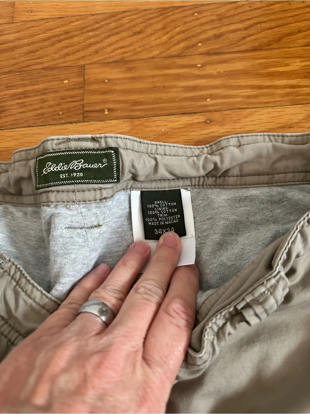 Eddie Bauer fully lined 35x34 Men's Casual Cargo Pants in Light Khaki